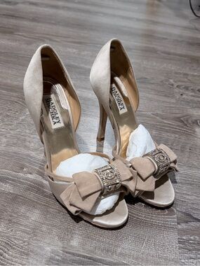 Badgley Mischka Blush Nude Bow Embellished Peep-Toe Heels
